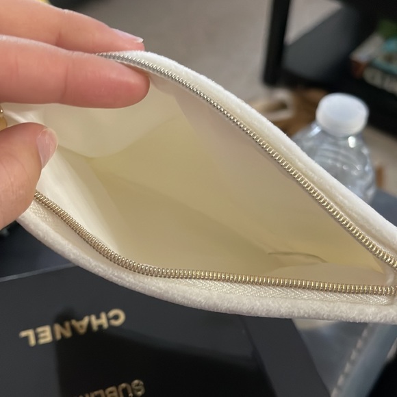 Chanel Sublimage Cosmetic Bag - Picture 6 of 6